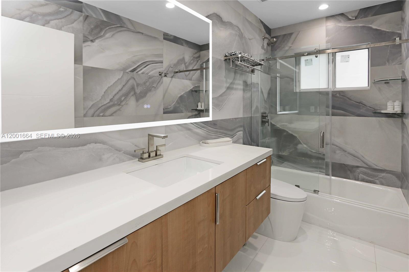 HOLLYWOOD GOLF ESTATES SE - Residential