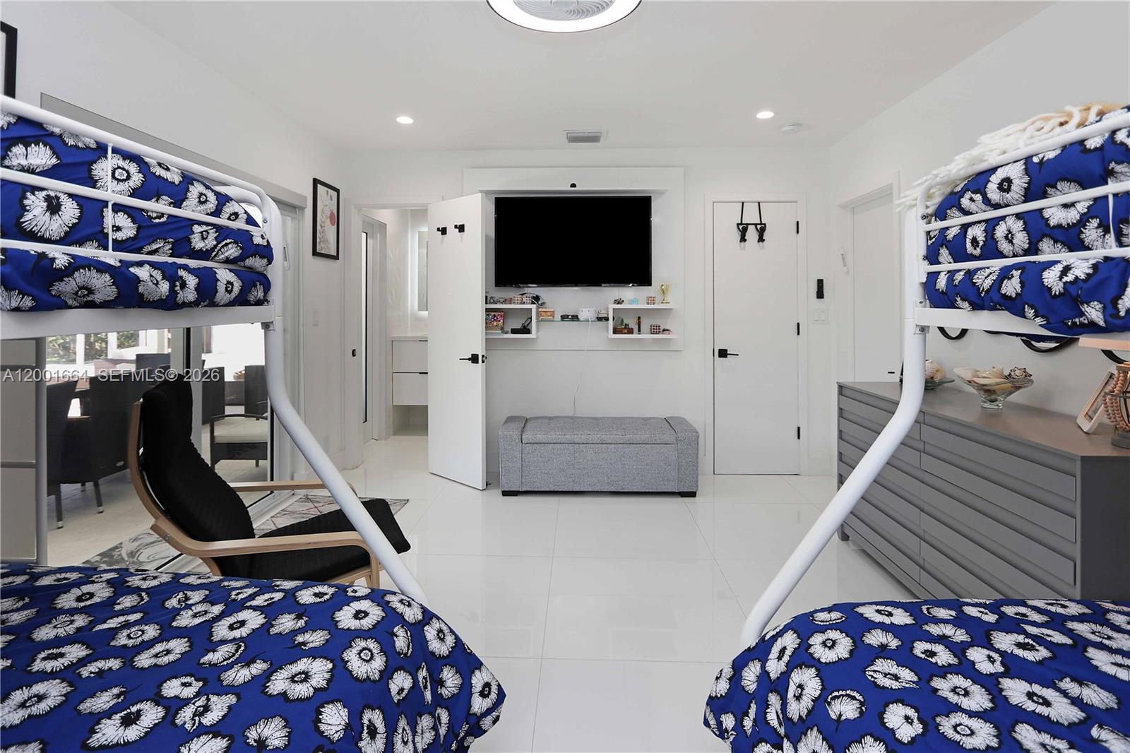 HOLLYWOOD GOLF ESTATES SE - Residential