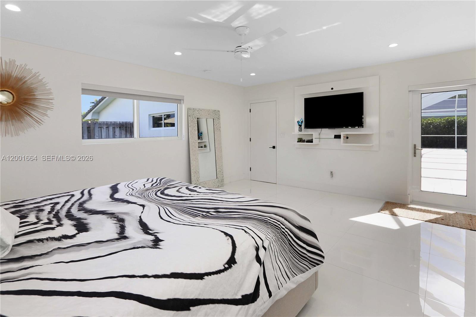 HOLLYWOOD GOLF ESTATES SE - Residential