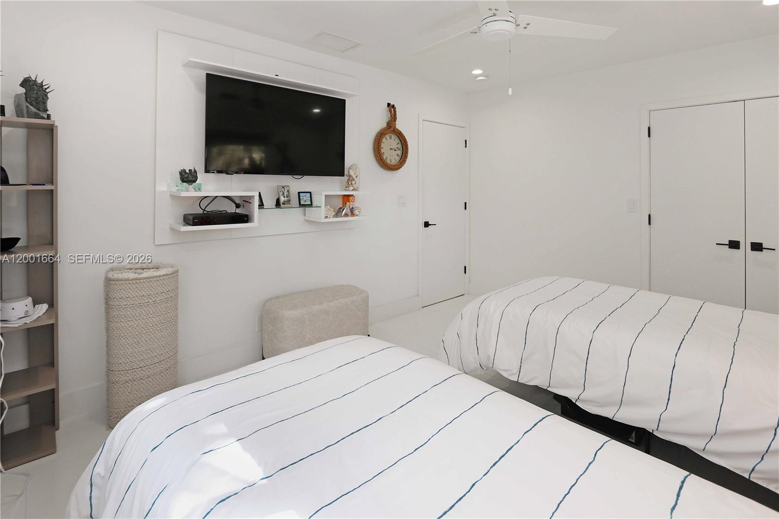 HOLLYWOOD GOLF ESTATES SE - Residential