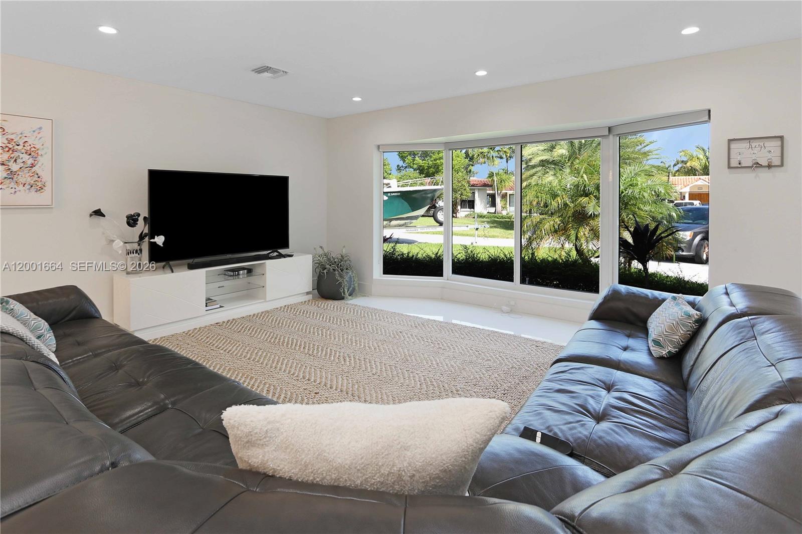 HOLLYWOOD GOLF ESTATES SE - Residential