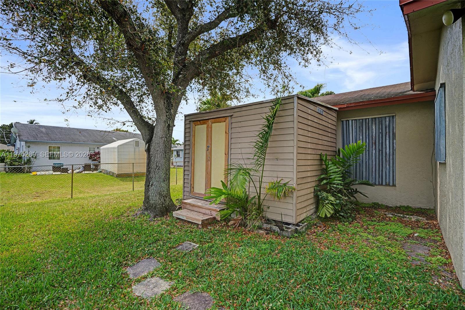 COLLINS PARC - Residential