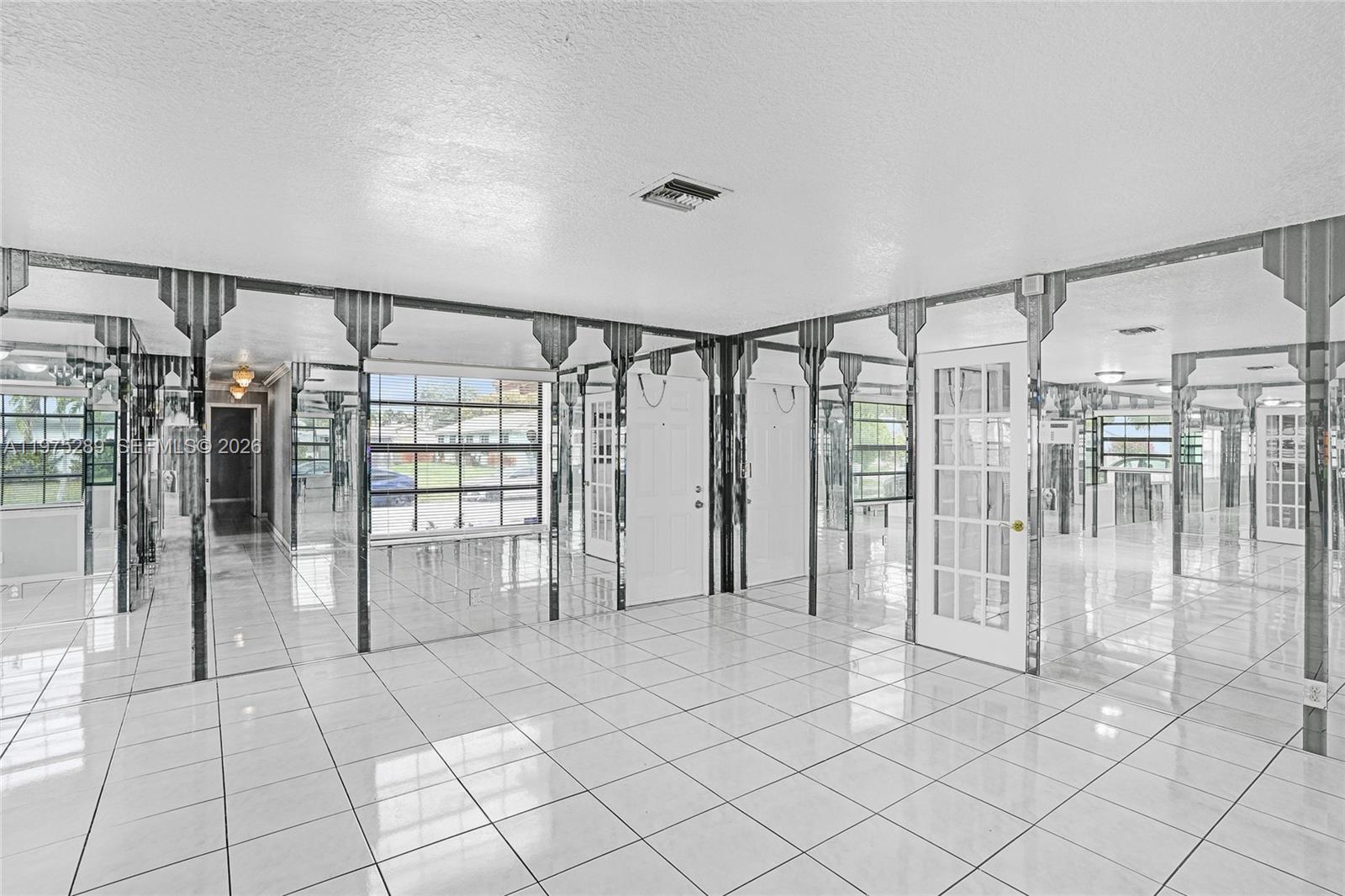 COLLINS PARC - Residential