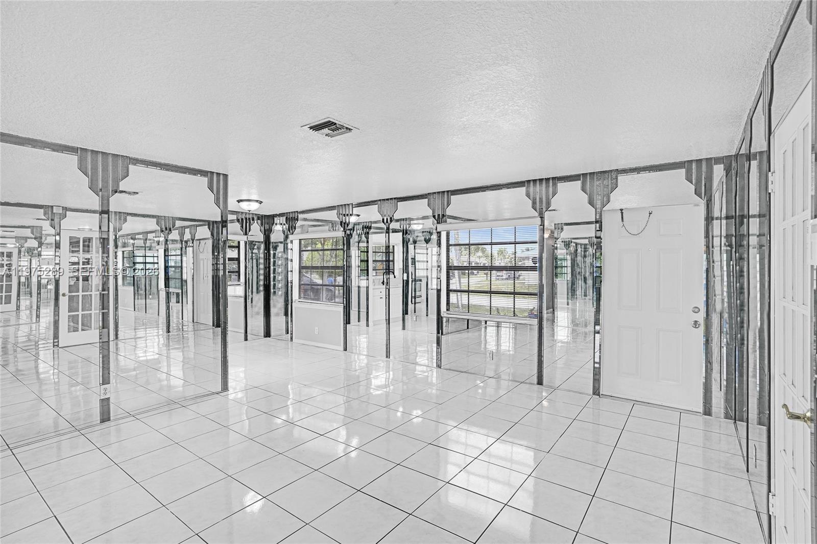 COLLINS PARC - Residential