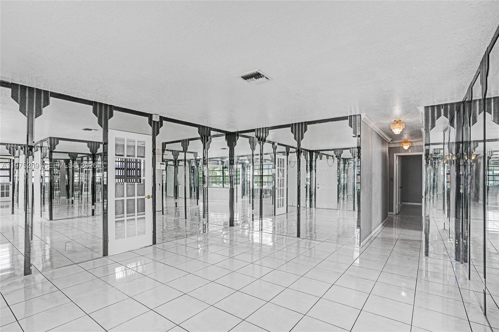 COLLINS PARC - Residential