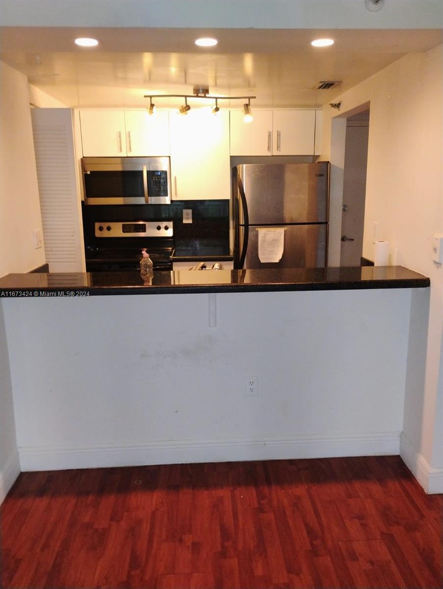 MADISON DOWNTOWN CONDO - Residential Lease