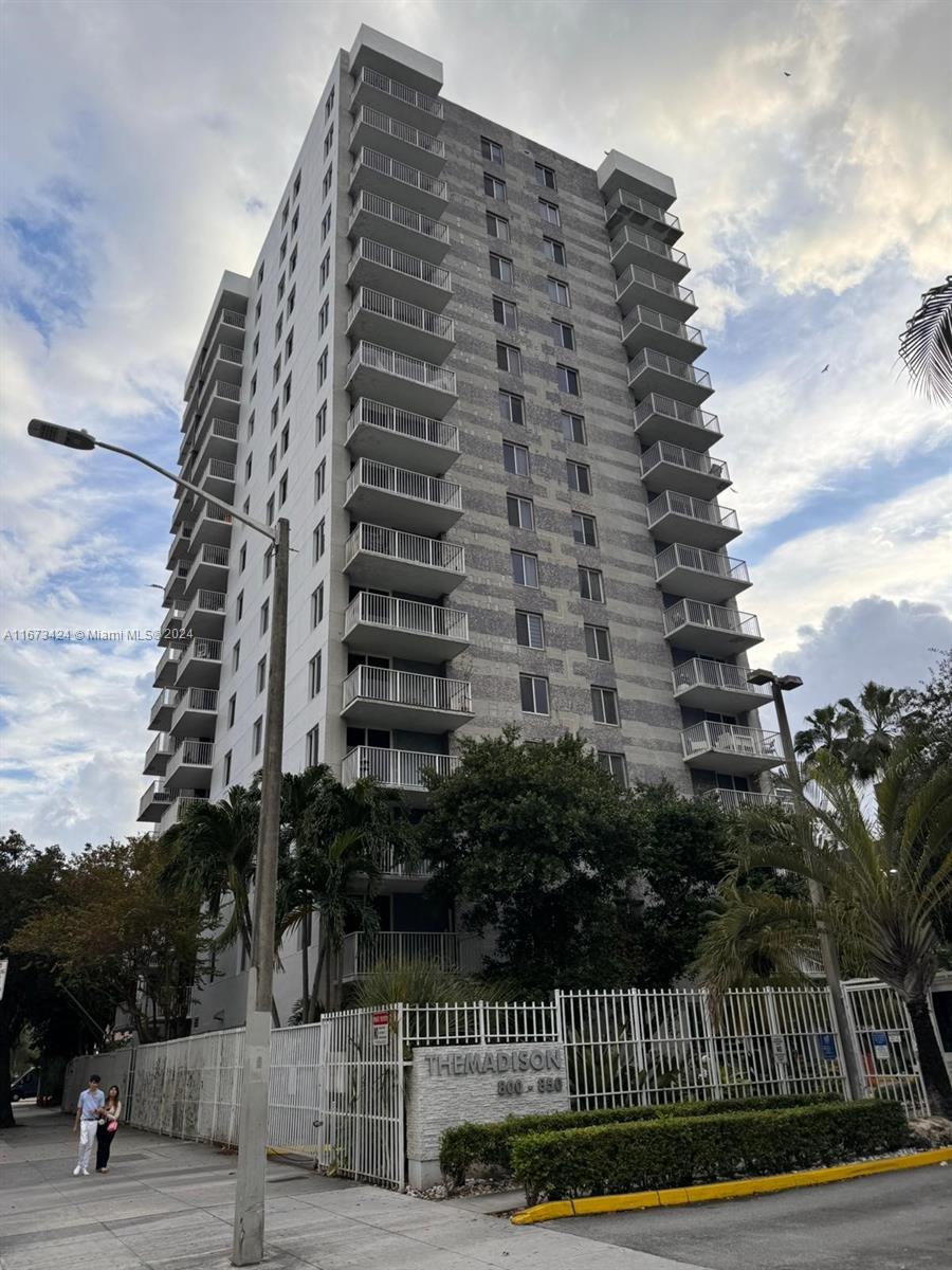 Condo in excellent condition with laminated wood floors, 2 bedrooms, 2 bathrooms, and a spacious open floor plan. Features a modern kitchen with stainless steel appliances and granite countertops. Easy to show!