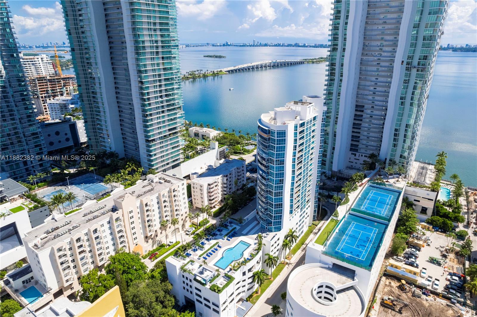 PLATINUM CONDO - Residential