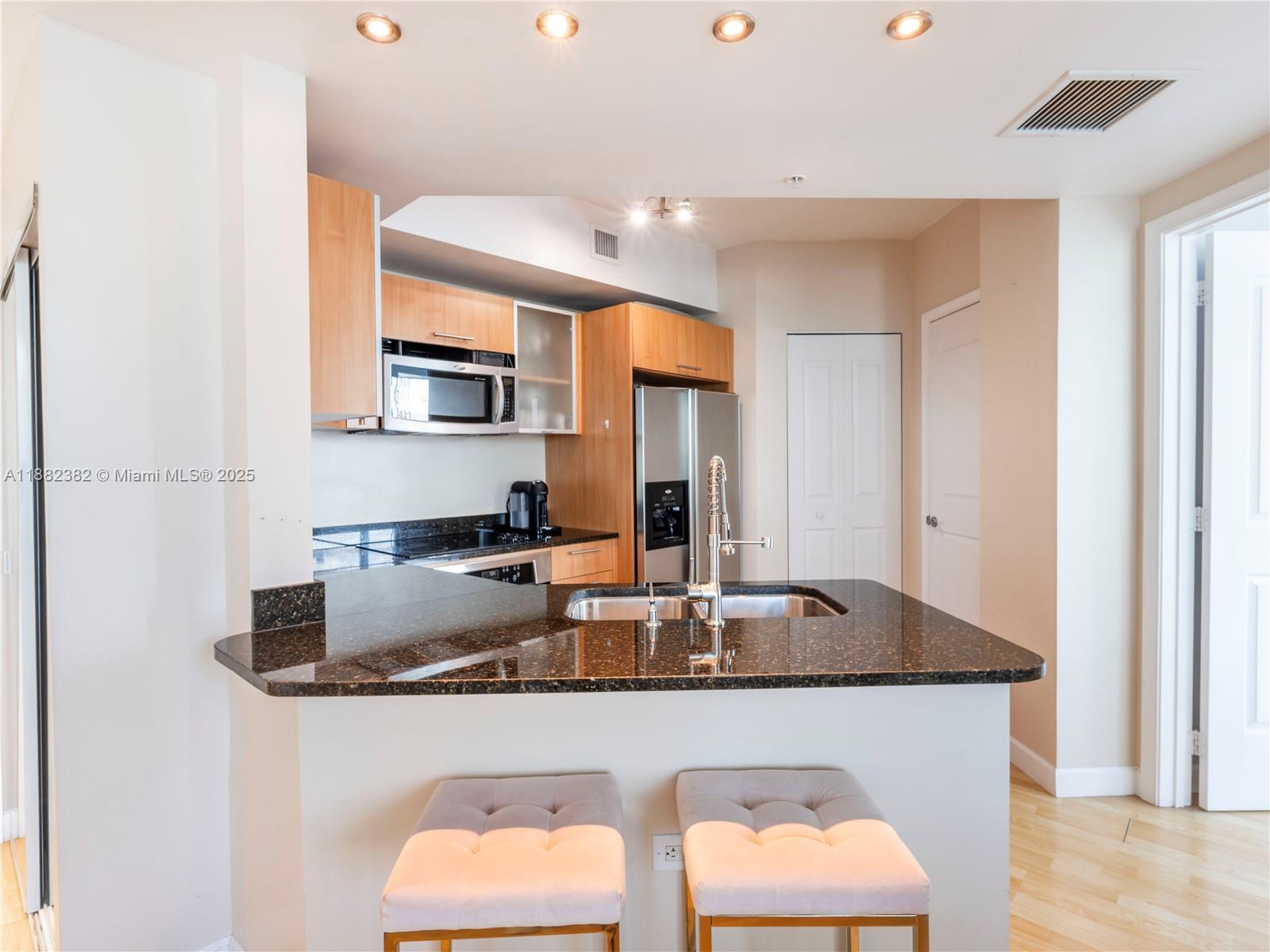 PLATINUM CONDO - Residential