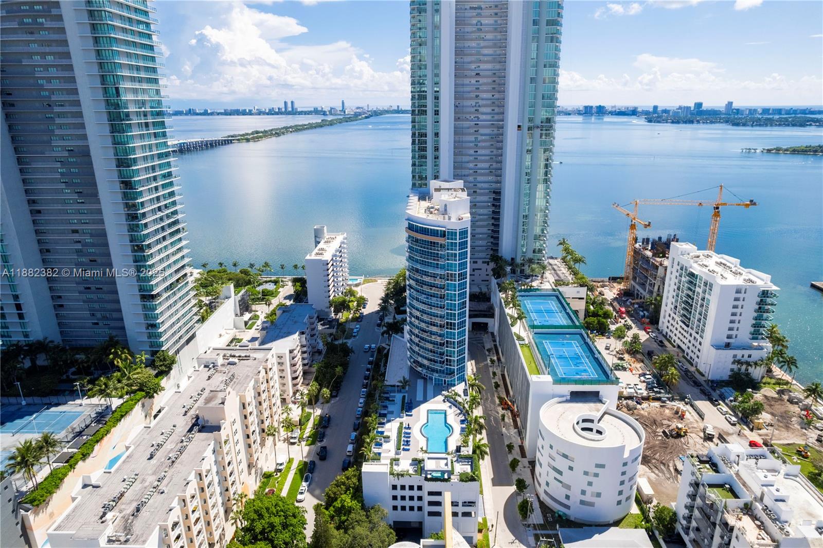 PLATINUM CONDO - Residential