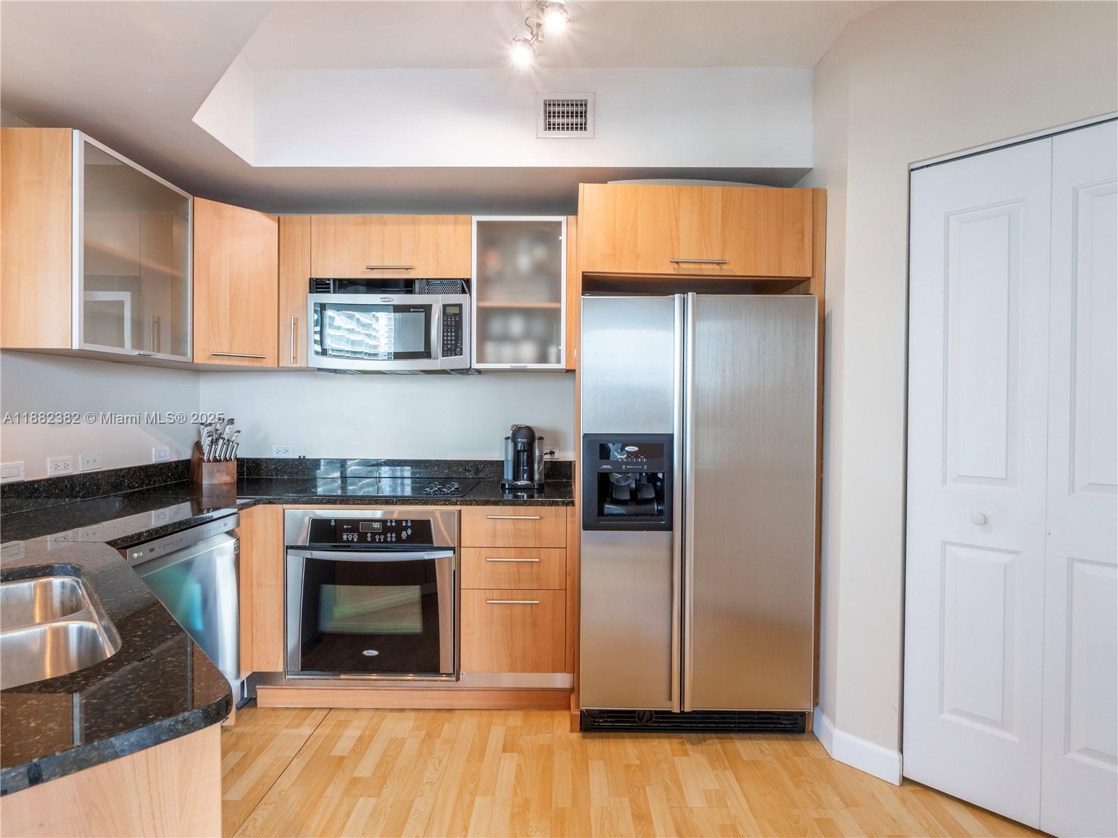 PLATINUM CONDO - Residential