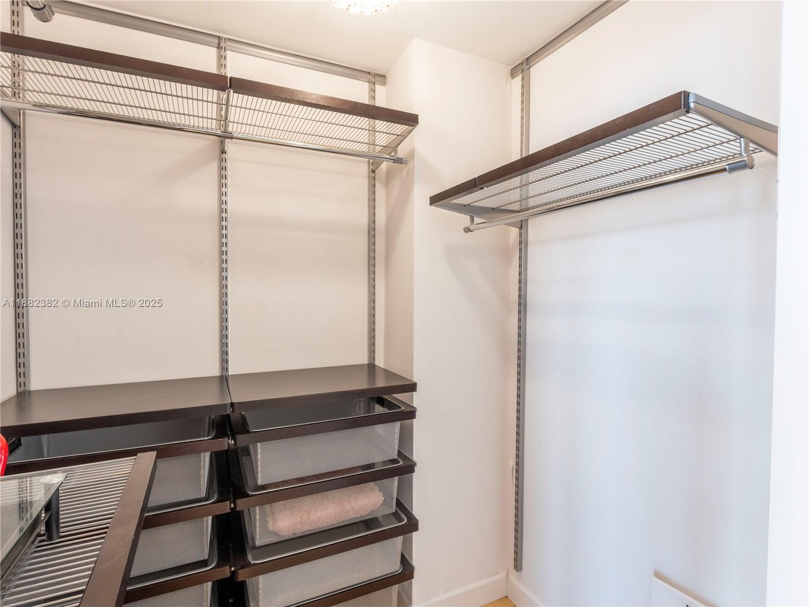 PLATINUM CONDO - Residential