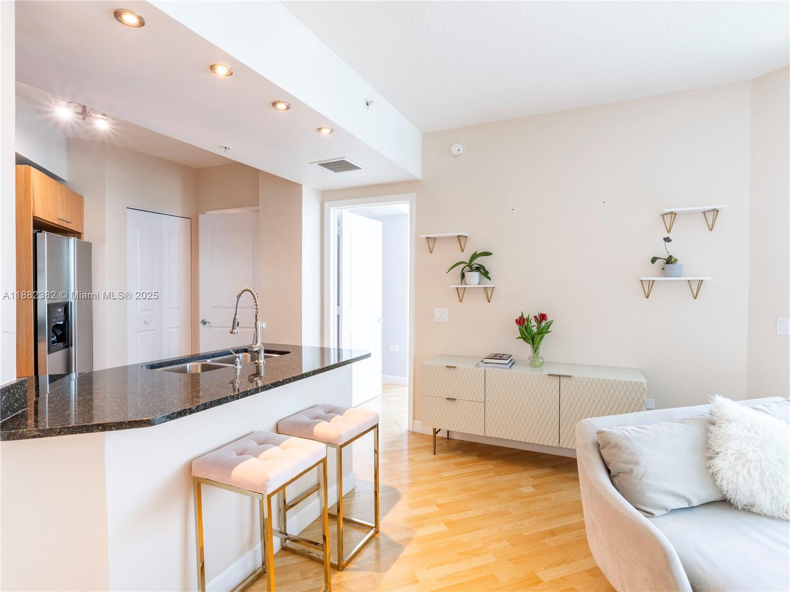 480 NE 30th St 1103