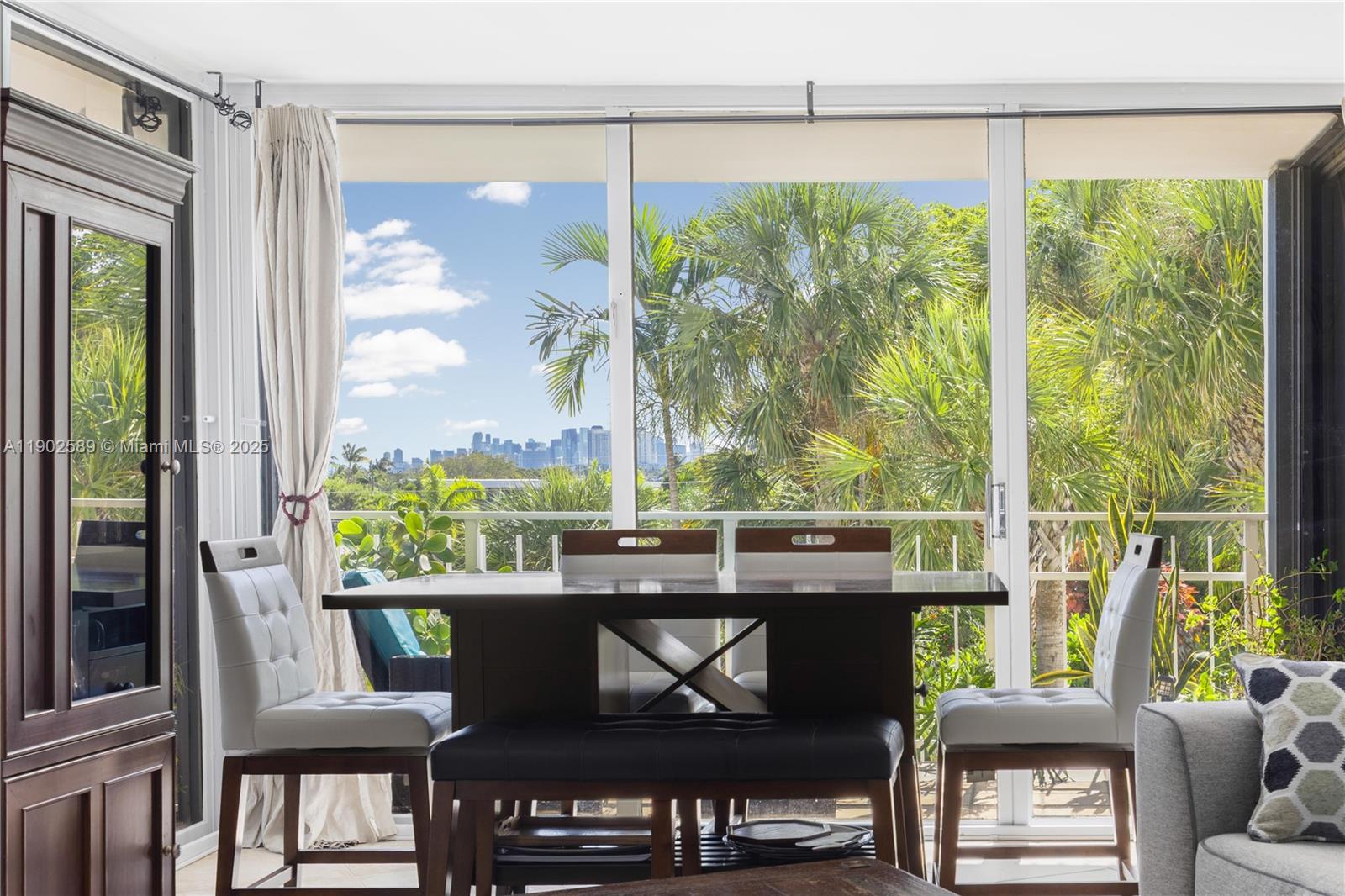 THE TOWERS OF QUAYSIDE CO - Residential