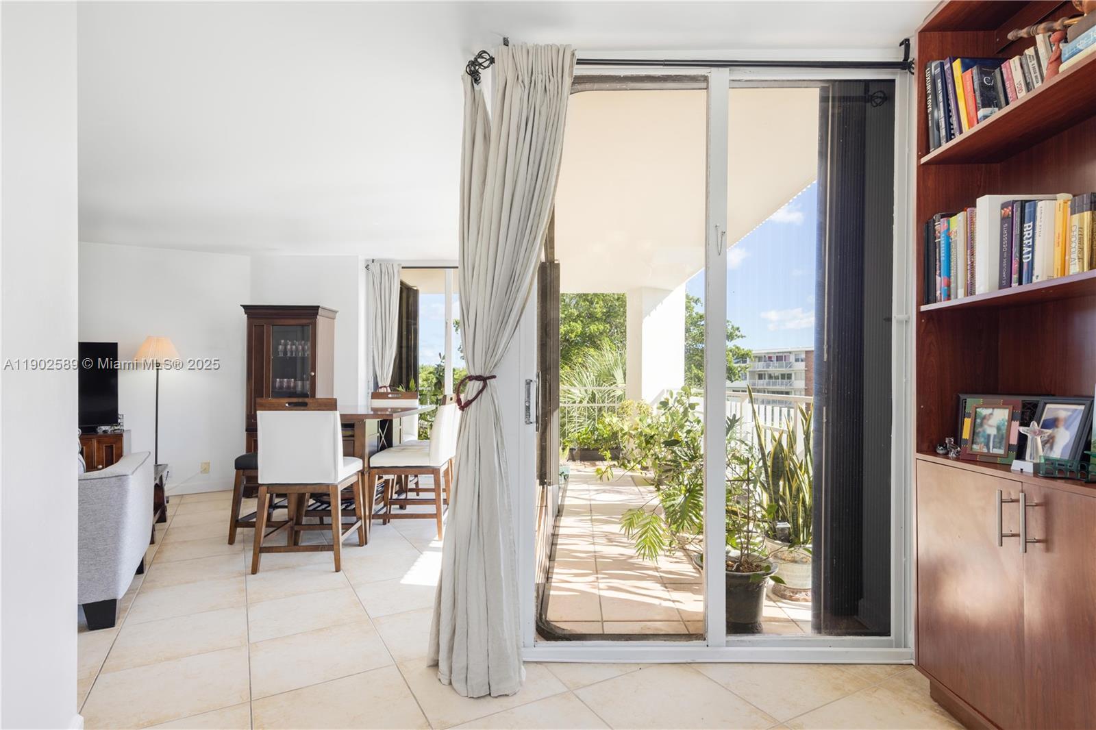 THE TOWERS OF QUAYSIDE CO - Residential