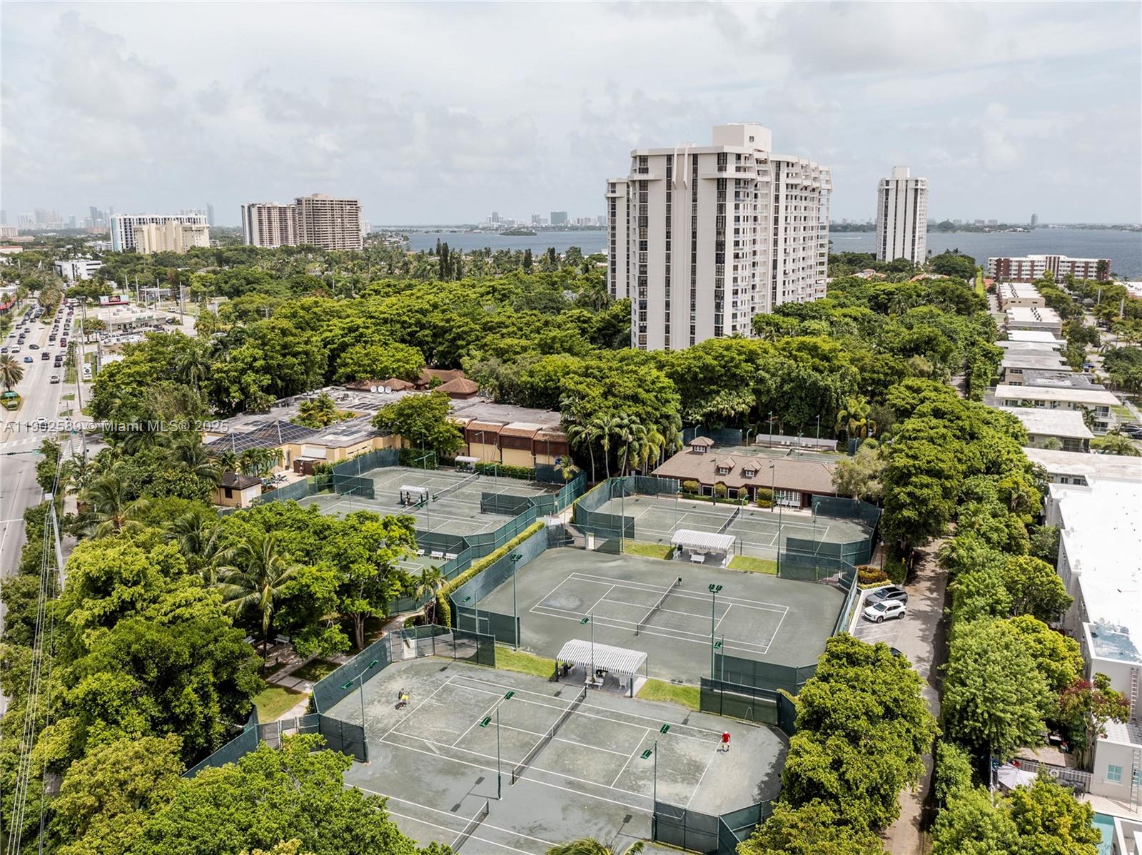 THE TOWERS OF QUAYSIDE CO - Residential