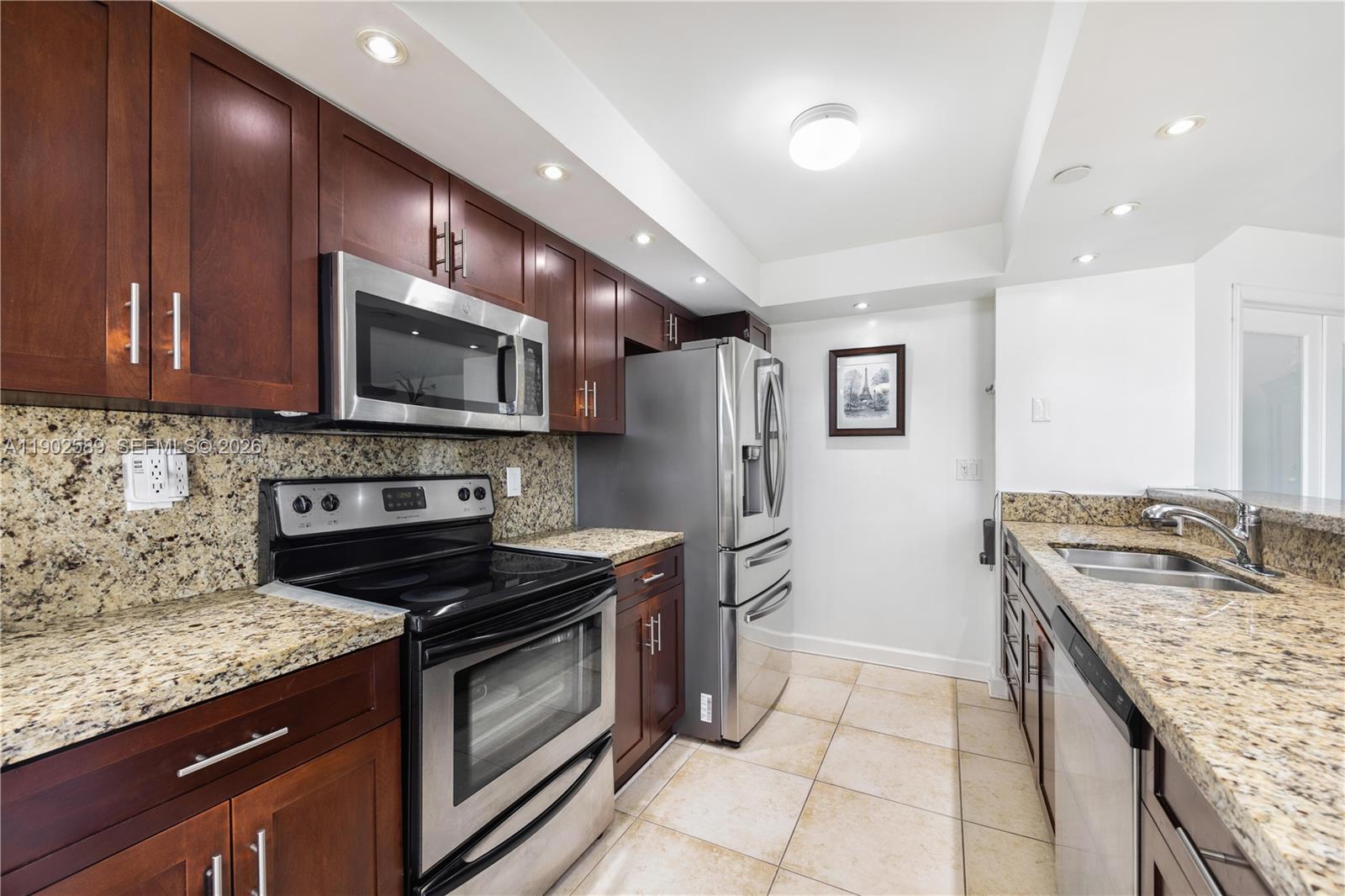 THE TOWERS OF QUAYSIDE CO - Residential