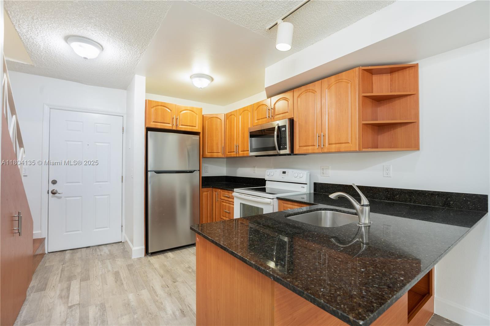 3239 W Trade Ave 8, Miami, Broward County, Florida - 2 Bedrooms  
2 Bathrooms - 