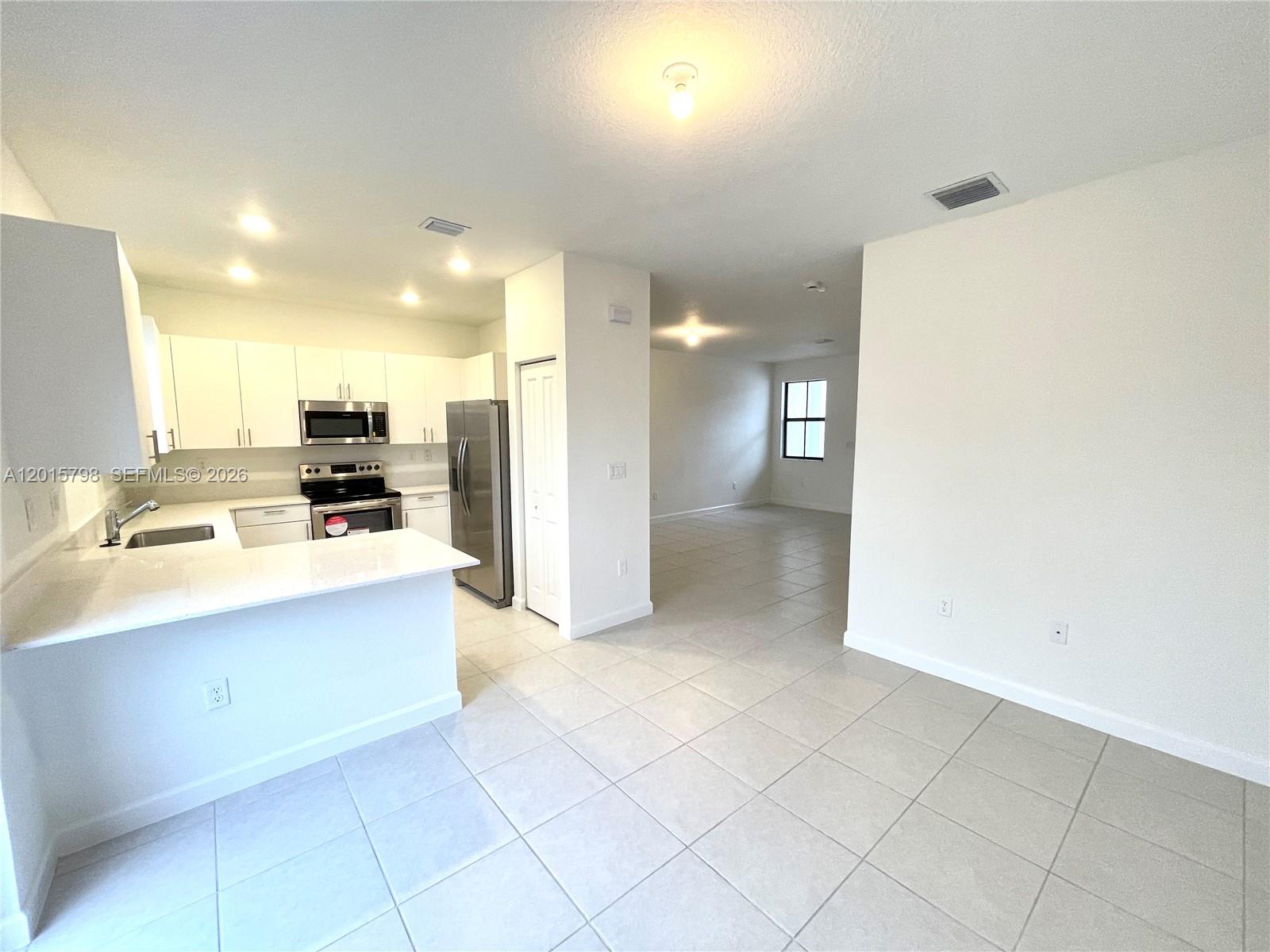 KENDALL ASSEMBLAGE NORTH - Residential