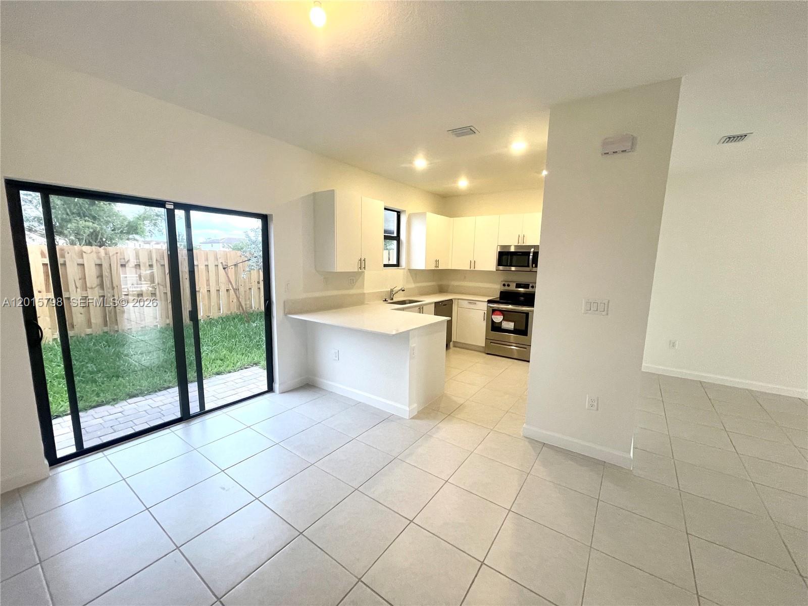 KENDALL ASSEMBLAGE NORTH - Residential
