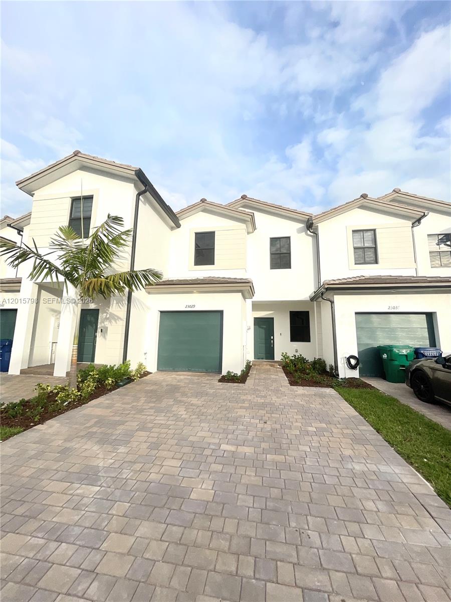 KENDALL ASSEMBLAGE NORTH - Residential