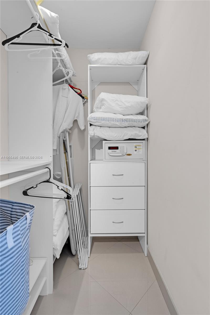 RONEY PALACE CONDO - Residential