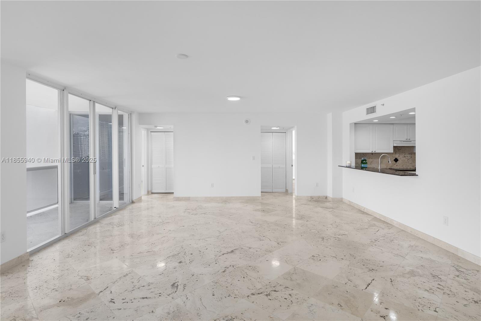 SUNSET HARBOUR SOUTH COND - Residential