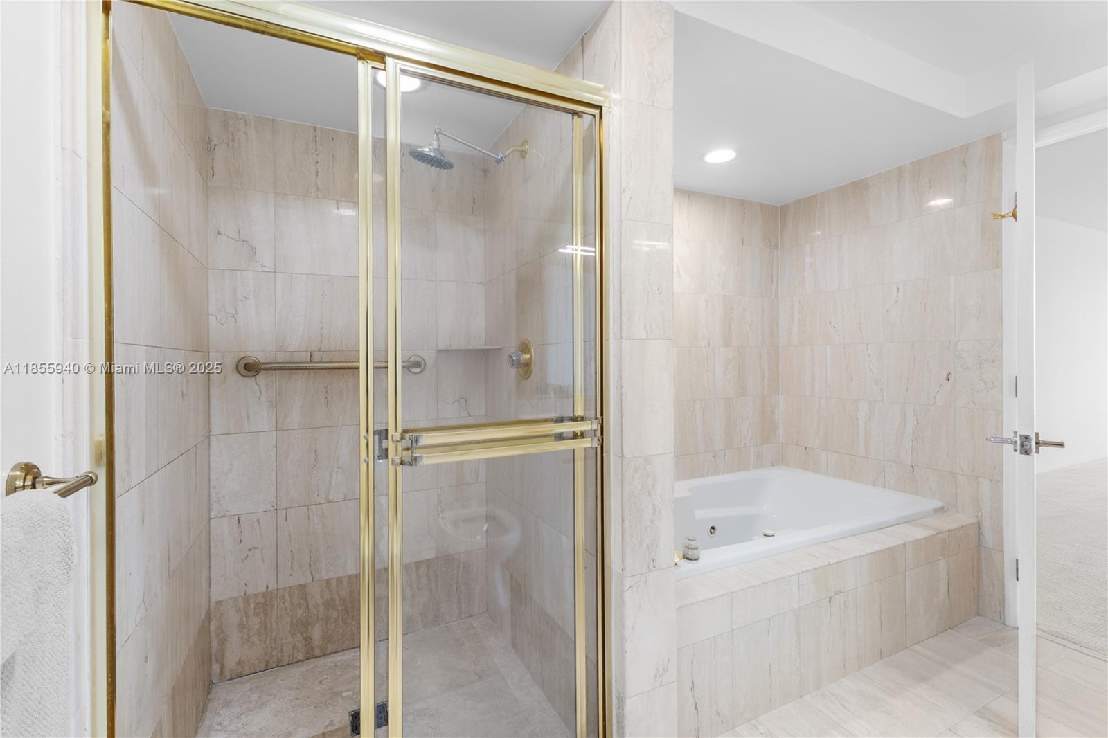 SUNSET HARBOUR SOUTH COND - Residential