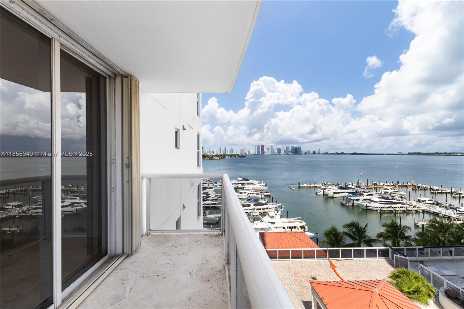 SUNSET HARBOUR SOUTH COND - Residential