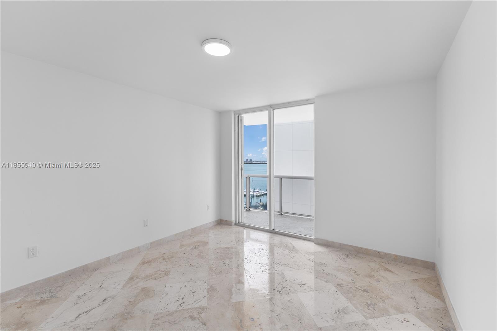 SUNSET HARBOUR SOUTH COND - Residential