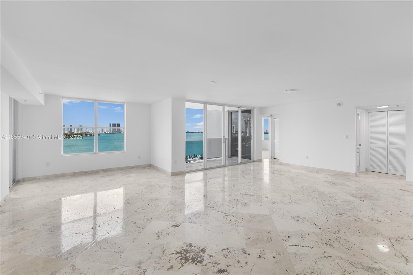 SUNSET HARBOUR SOUTH COND - Residential