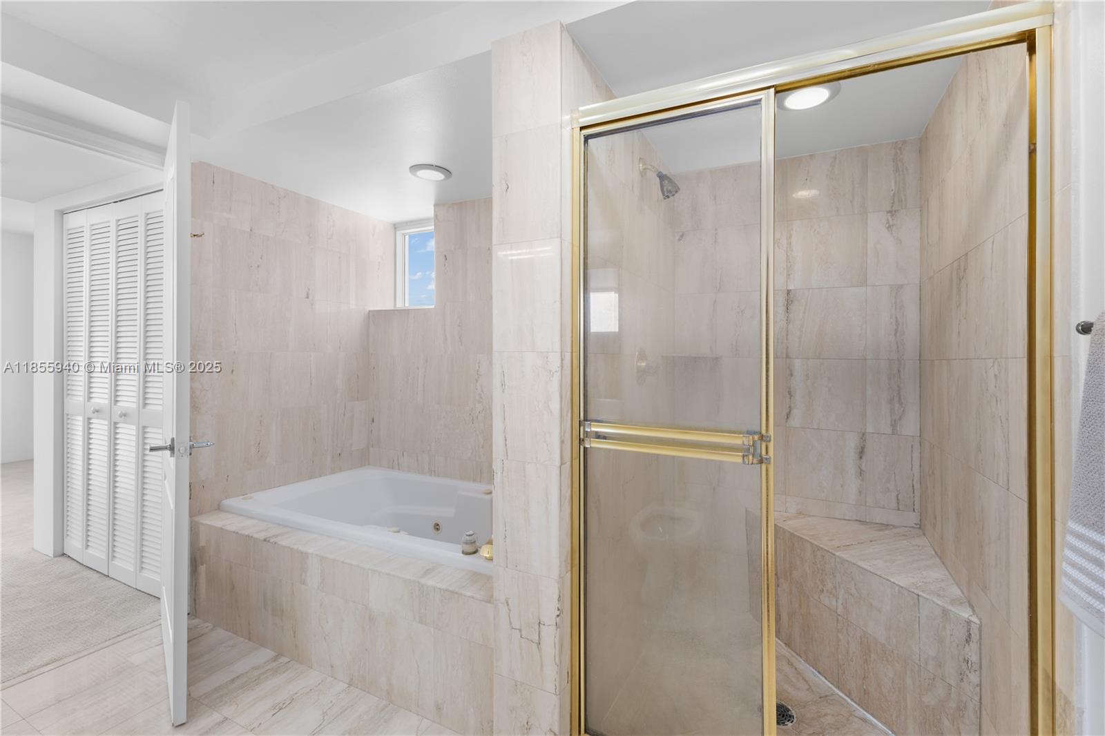 SUNSET HARBOUR SOUTH COND - Residential