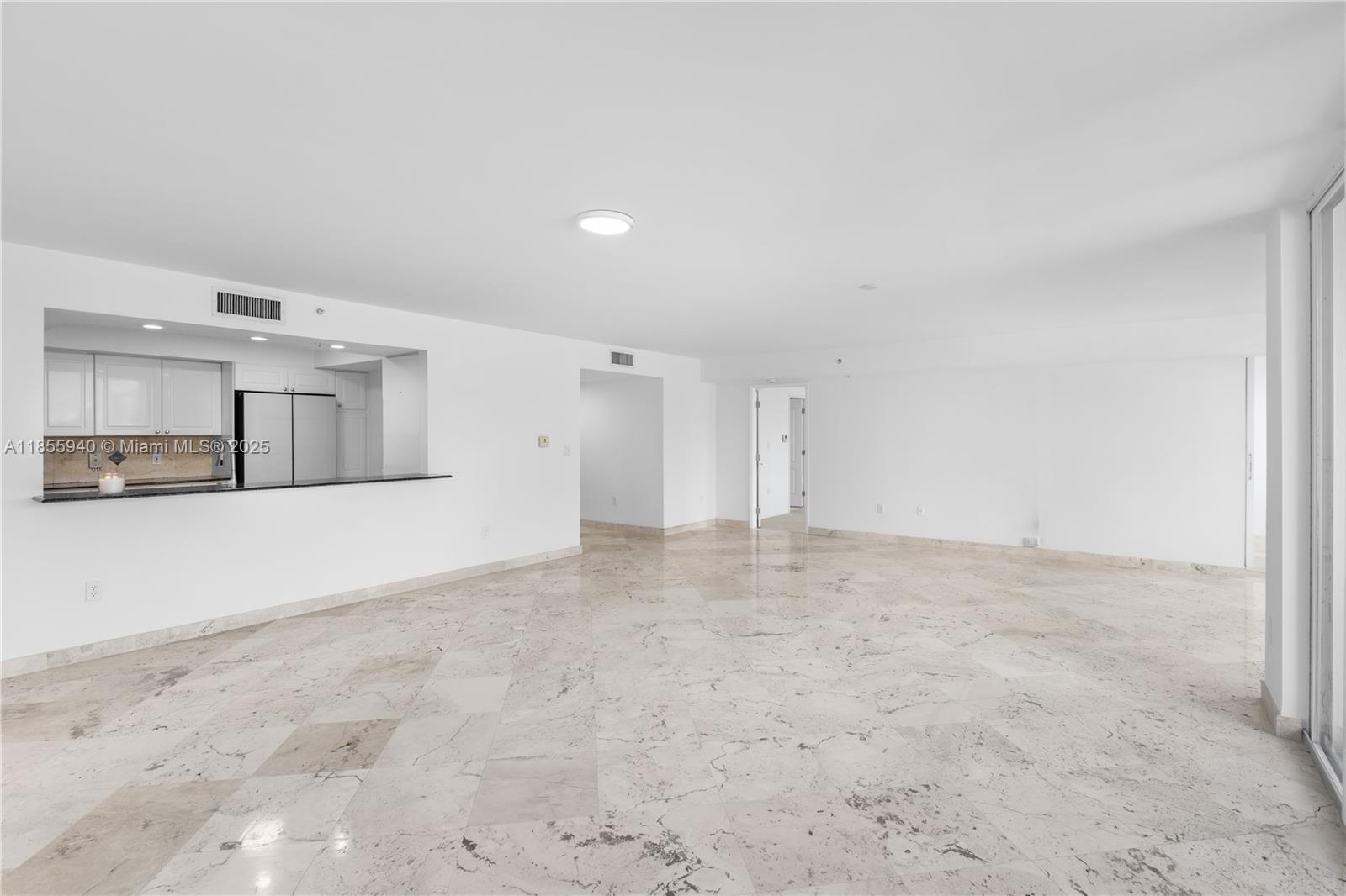 SUNSET HARBOUR SOUTH COND - Residential