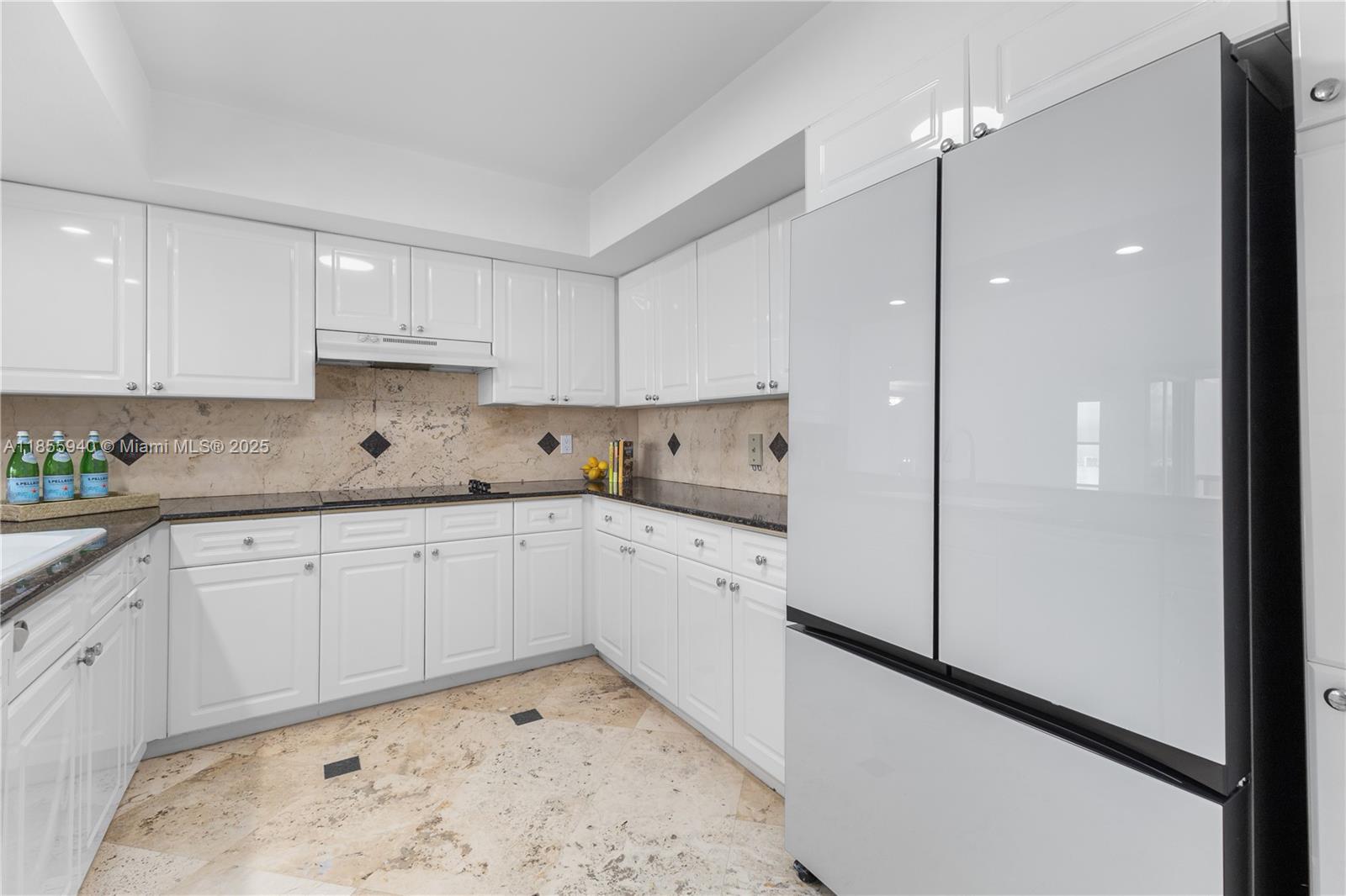 SUNSET HARBOUR SOUTH COND - Residential