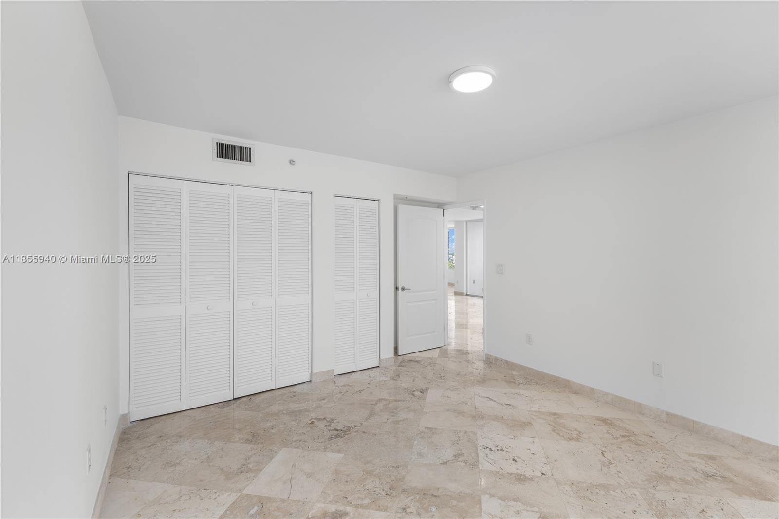 SUNSET HARBOUR SOUTH COND - Residential