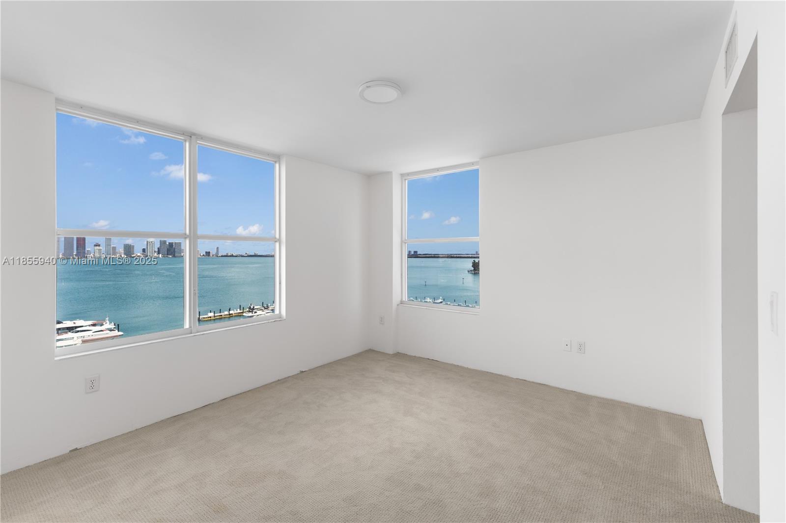 SUNSET HARBOUR SOUTH COND - Residential