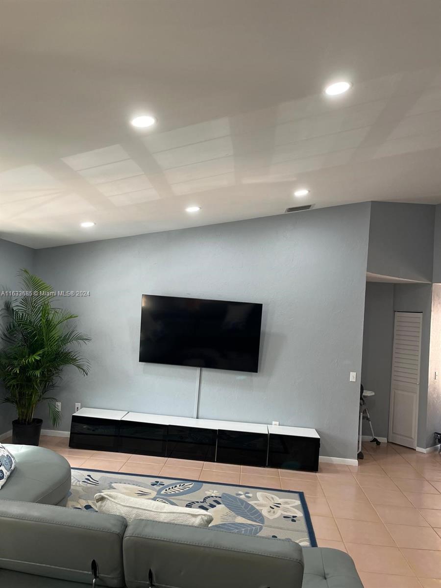 BELLAVISTA VILLAGE CONDO - Residential