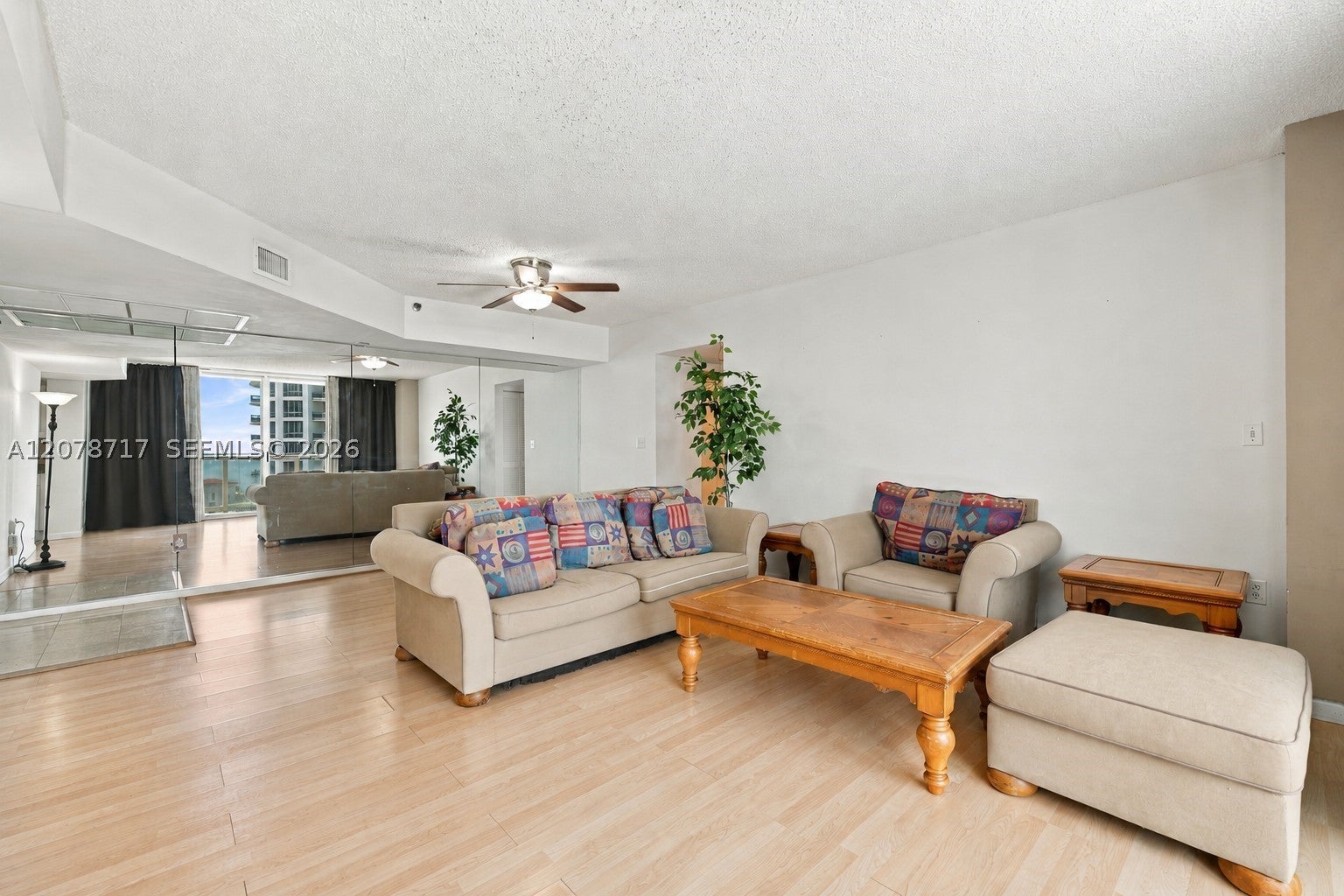 5900 Collins Ave 1006