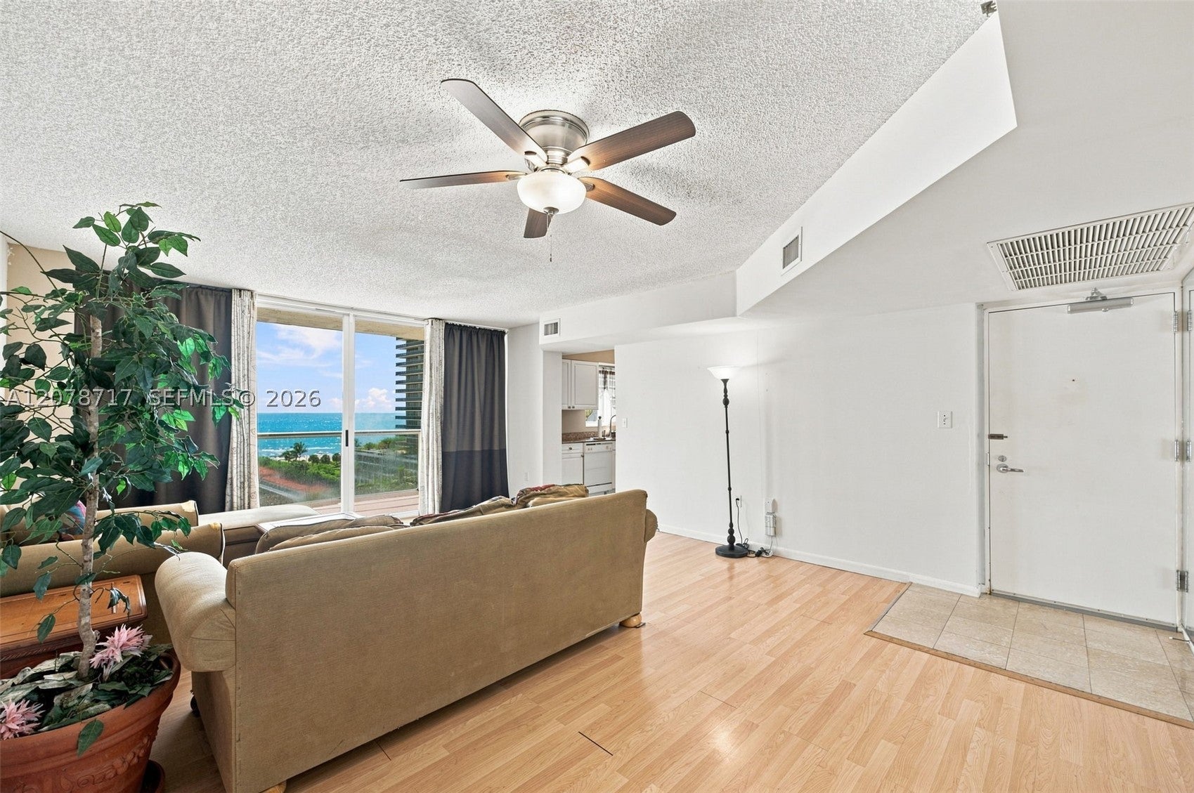 5900 Collins Ave 1006