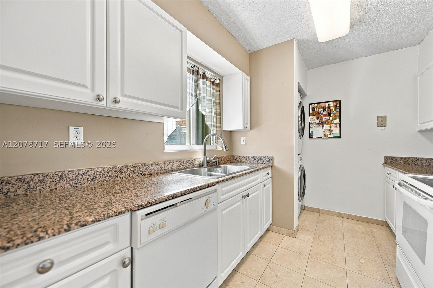5900 Collins Ave 1006
