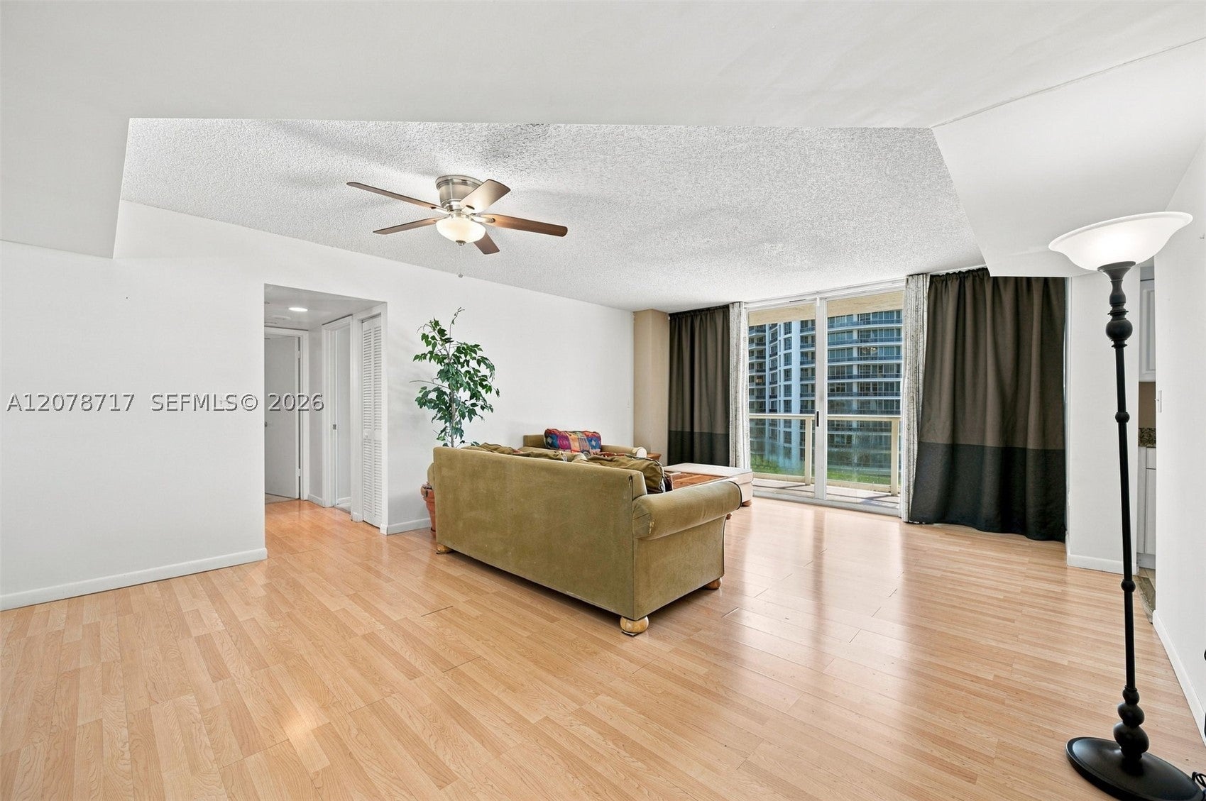 5900 Collins Ave 1006