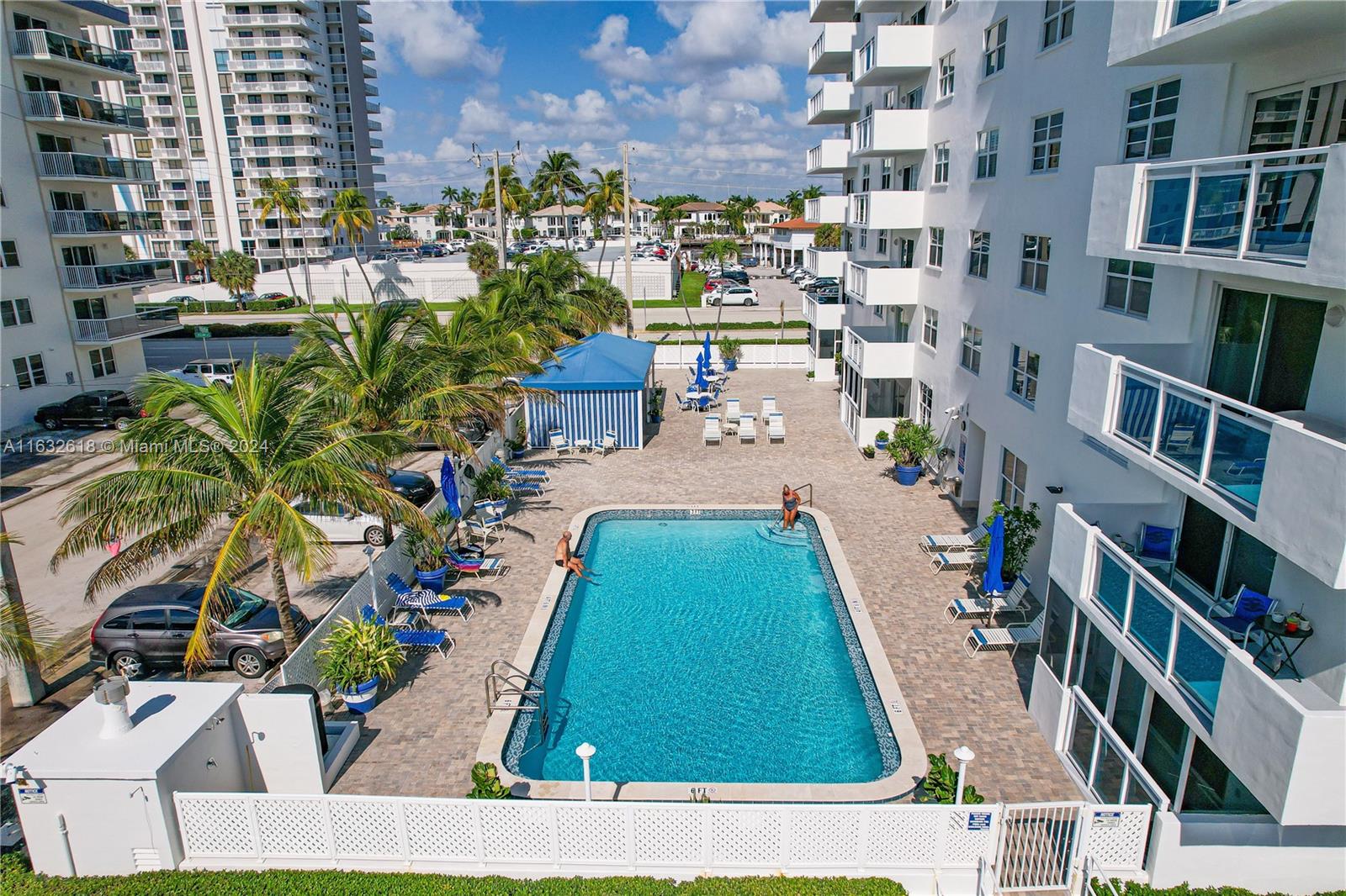 WELLINGTON TOWERS CONDO - Residential