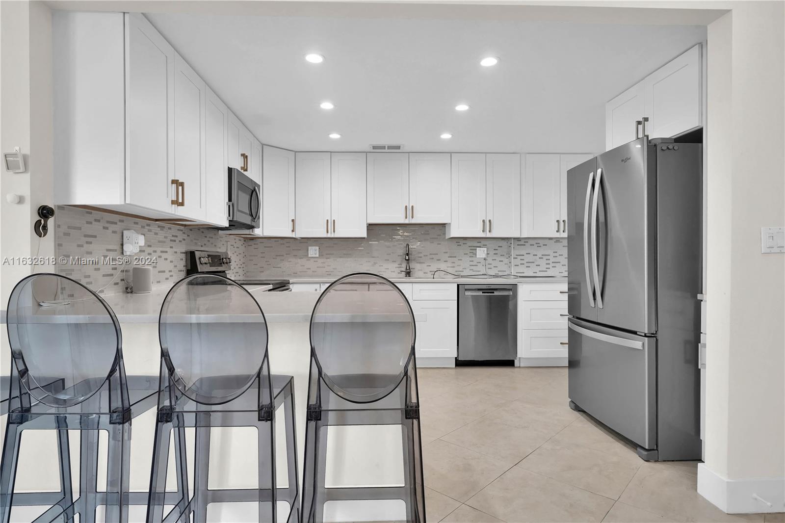 WELLINGTON TOWERS CONDO - Residential