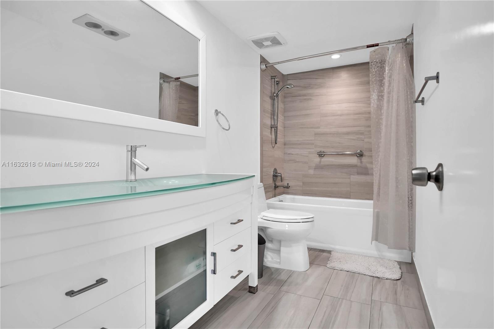 WELLINGTON TOWERS CONDO - Residential