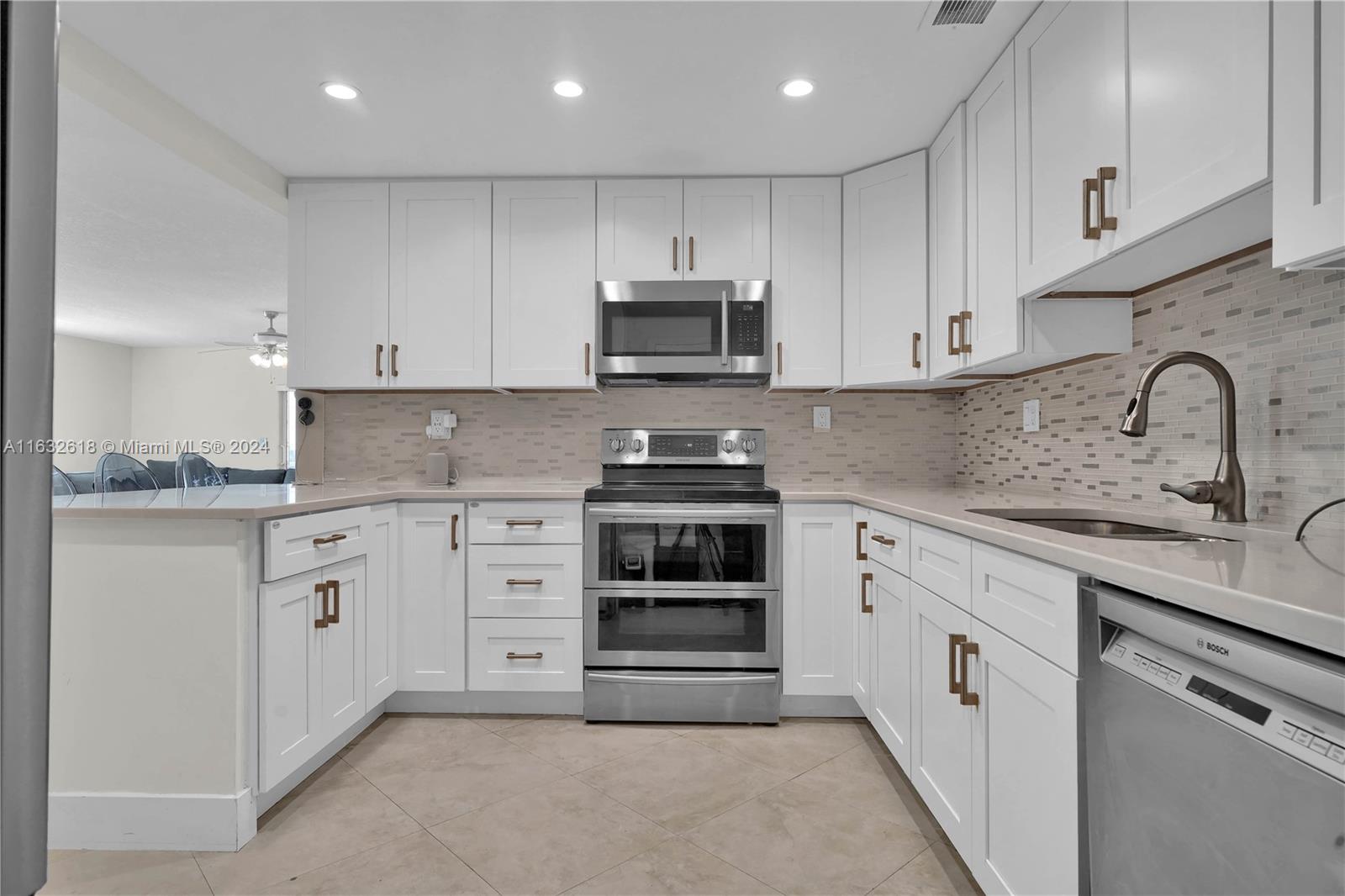 WELLINGTON TOWERS CONDO - Residential