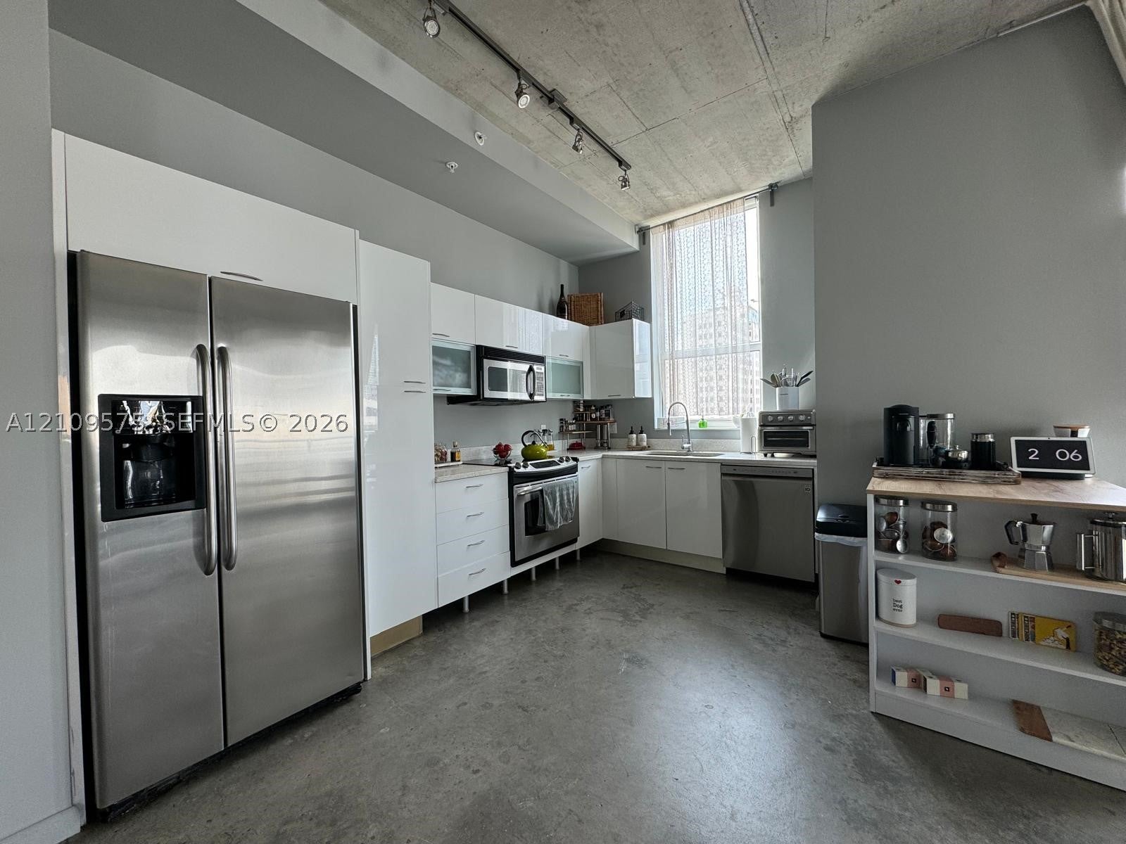 133 NE 2nd Ave 713
