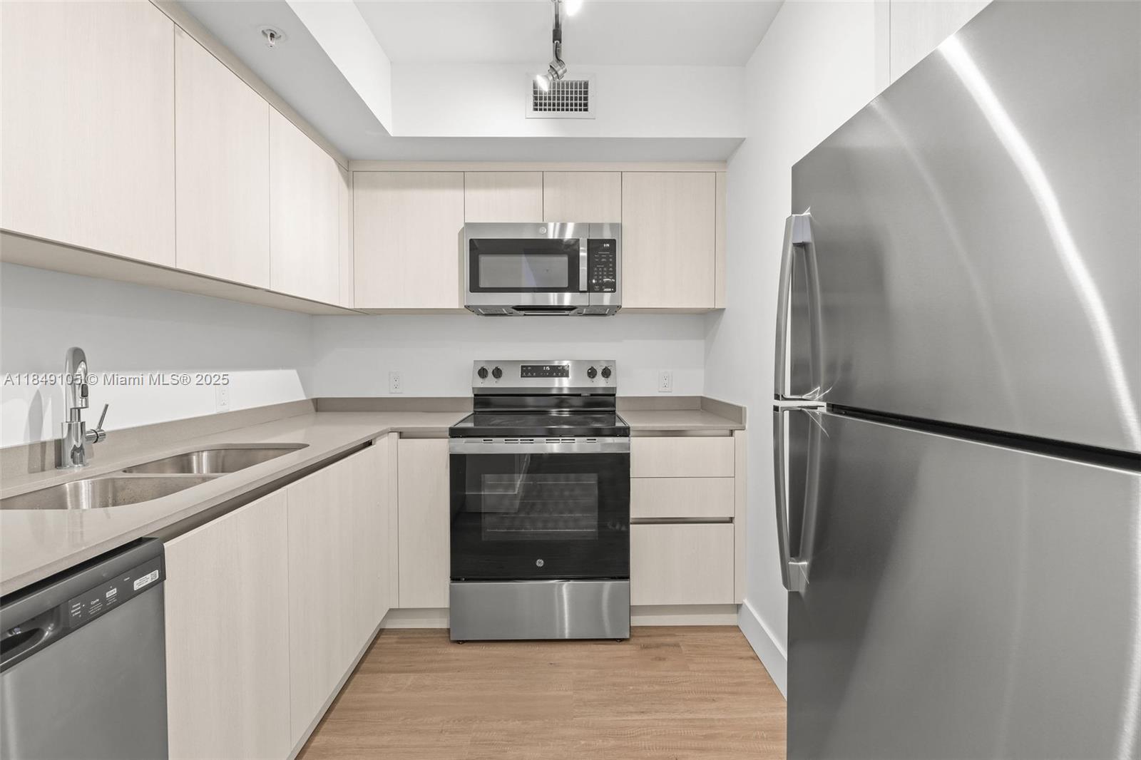 1500 Bay Rd M-1225