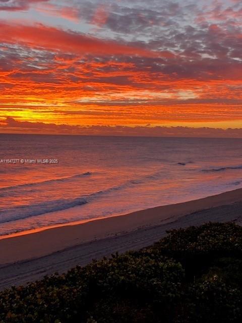 TEQUESTA TOWERS CONDO - Residential
