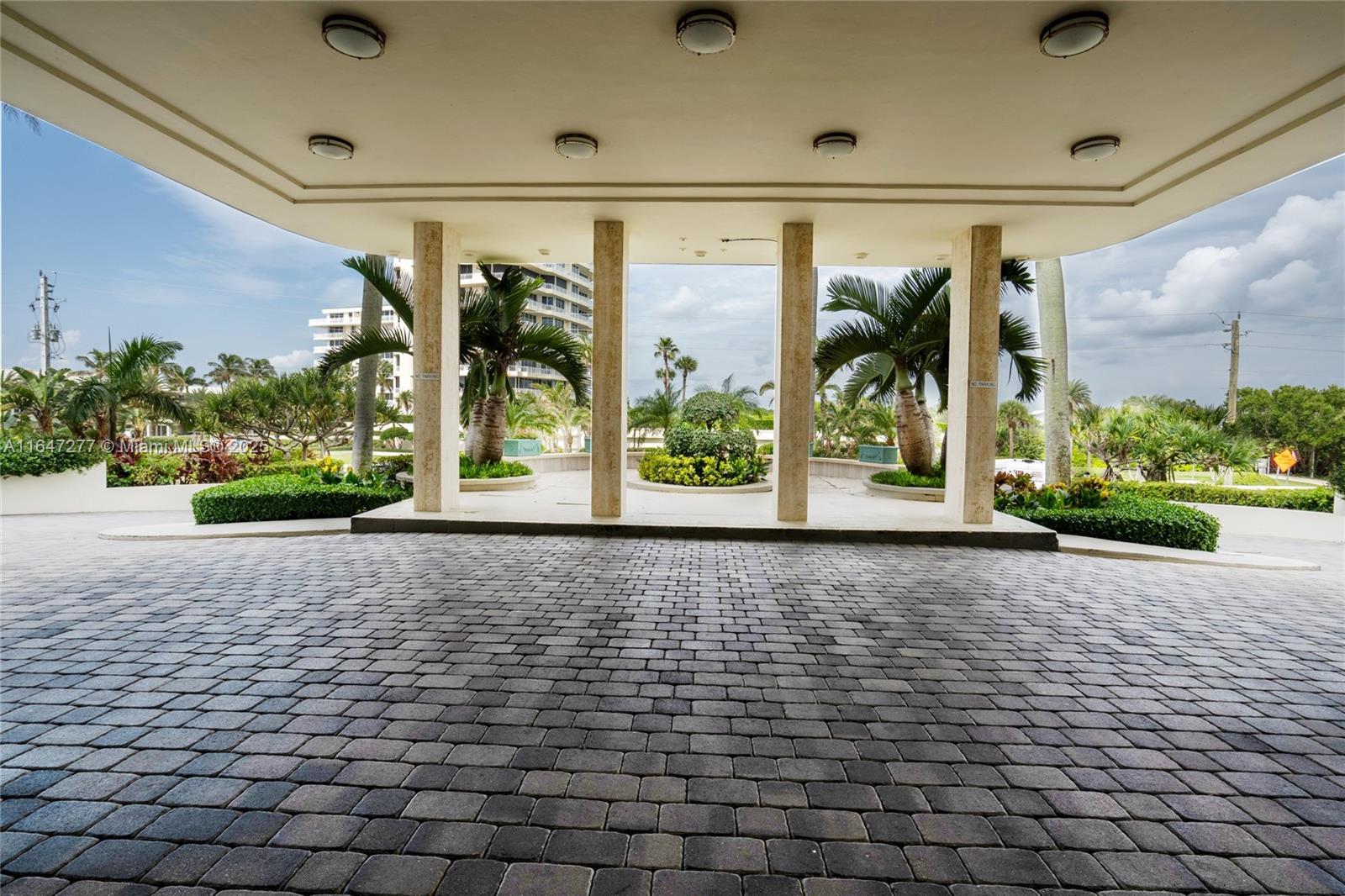 TEQUESTA TOWERS CONDO - Residential