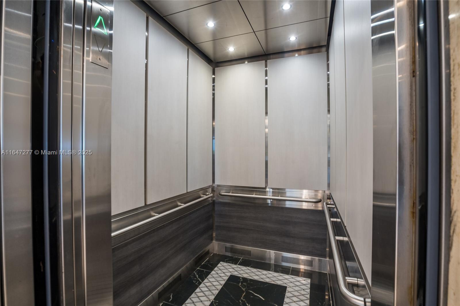 TEQUESTA TOWERS CONDO - Residential